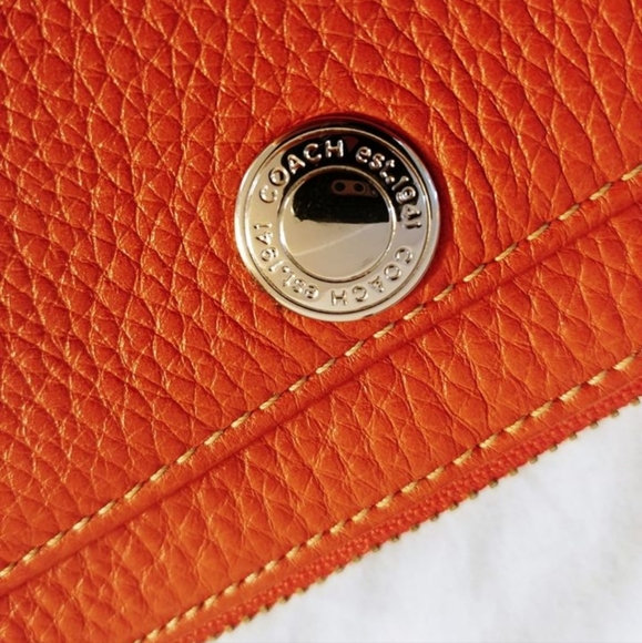 Coach Wristlet Clutch Salmon Colour - Picture 5 of 6